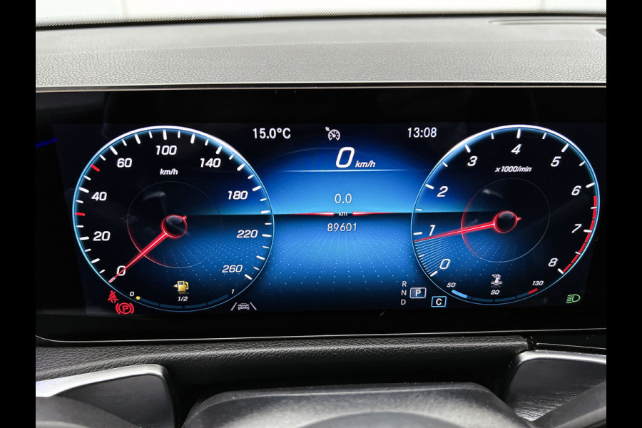 Mercedes-Benz Glb 200 Business Solution AMG(Dealer onderhoud, Trekhaak, Sfeerverlichting, Navi, Camera, Parkeerhulp, StoelV, Etc)