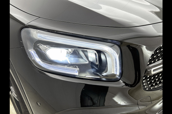 Mercedes-Benz Glb 200 Business Solution AMG(Dealer onderhoud, Trekhaak, Sfeerverlichting, Navi, Camera, Parkeerhulp, StoelV, Etc)