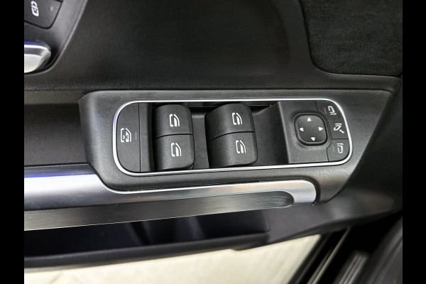 Mercedes-Benz Glb 200 Business Solution AMG(Dealer onderhoud, Trekhaak, Sfeerverlichting, Navi, Camera, Parkeerhulp, StoelV, Etc)