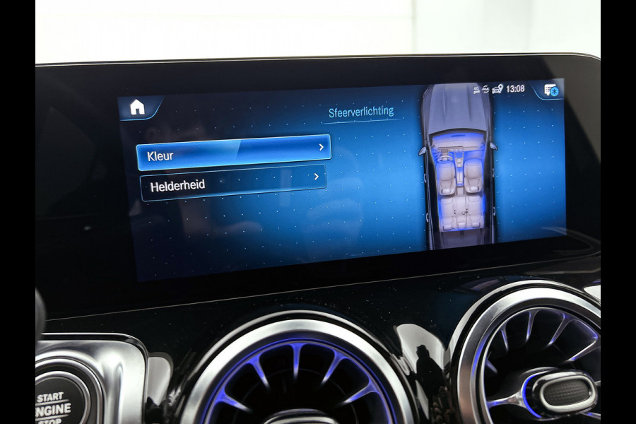 Mercedes-Benz Glb 200 Business Solution AMG(Dealer onderhoud, Trekhaak, Sfeerverlichting, Navi, Camera, Parkeerhulp, StoelV, Etc)