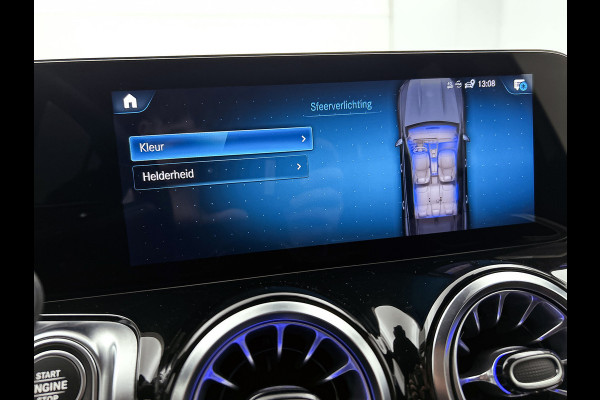 Mercedes-Benz Glb 200 Business Solution AMG(Dealer onderhoud, Trekhaak, Sfeerverlichting, Navi, Camera, Parkeerhulp, StoelV, Etc)