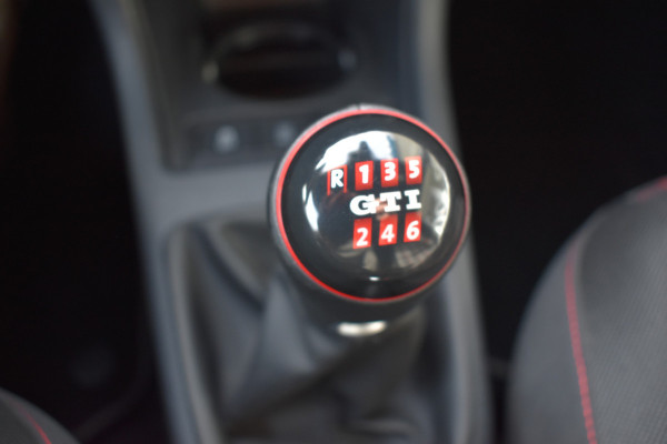 Volkswagen up! 1.0 TSI GTI / Clima / Cruise / Stoelverwarming / 17"LM / PDC / DAB