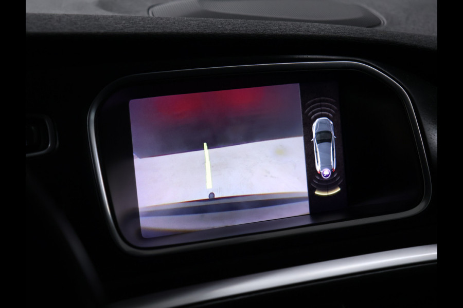 Volvo V40 Cross Country 1.5 T3 Polar+ Luxury [TREKHAAK,HARMAN KARDON, PANORAMADAK, KEYLESS ENTRY, CAMERA, VOL LEDER, STOELVERWARMING, NIEUWSTAAT]