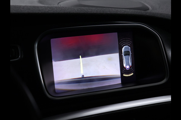 Volvo V40 Cross Country 1.5 T3 Polar+ Luxury [TREKHAAK,HARMAN KARDON, PANORAMADAK, KEYLESS ENTRY, CAMERA, VOL LEDER, STOELVERWARMING, NIEUWSTAAT]