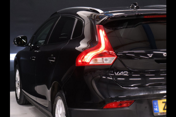 Volvo V40 Cross Country 1.5 T3 Polar+ Luxury [TREKHAAK,HARMAN KARDON, PANORAMADAK, KEYLESS ENTRY, CAMERA, VOL LEDER, STOELVERWARMING, NIEUWSTAAT]