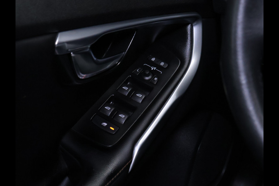 Volvo V40 Cross Country 1.5 T3 Polar+ Luxury [TREKHAAK,HARMAN KARDON, PANORAMADAK, KEYLESS ENTRY, CAMERA, VOL LEDER, STOELVERWARMING, NIEUWSTAAT]