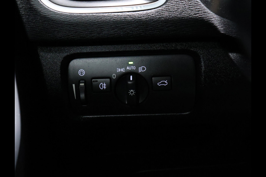 Volvo V40 Cross Country 1.5 T3 Polar+ Luxury [TREKHAAK,HARMAN KARDON, PANORAMADAK, KEYLESS ENTRY, CAMERA, VOL LEDER, STOELVERWARMING, NIEUWSTAAT]