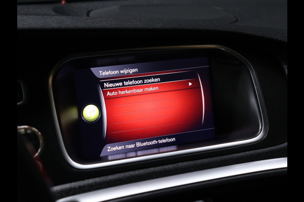 Volvo V40 Cross Country 1.5 T3 Polar+ Luxury [TREKHAAK,HARMAN KARDON, PANORAMADAK, KEYLESS ENTRY, CAMERA, VOL LEDER, STOELVERWARMING, NIEUWSTAAT]