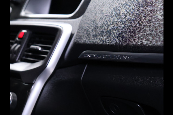 Volvo V40 Cross Country 1.5 T3 Polar+ Luxury [TREKHAAK,HARMAN KARDON, PANORAMADAK, KEYLESS ENTRY, CAMERA, VOL LEDER, STOELVERWARMING, NIEUWSTAAT]