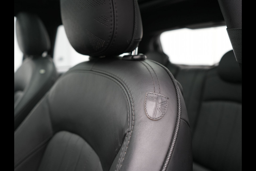 MINI Cooper Electric Yours 33 kWh 184pk | Panodak | Head Up | Harman / Kardon | Camera | Lederen Sportstoelen Verwarmd | Keyless | Apple Carplay | Cruise Control | LED Koplampen | Virtual | Navigatie | DAB |