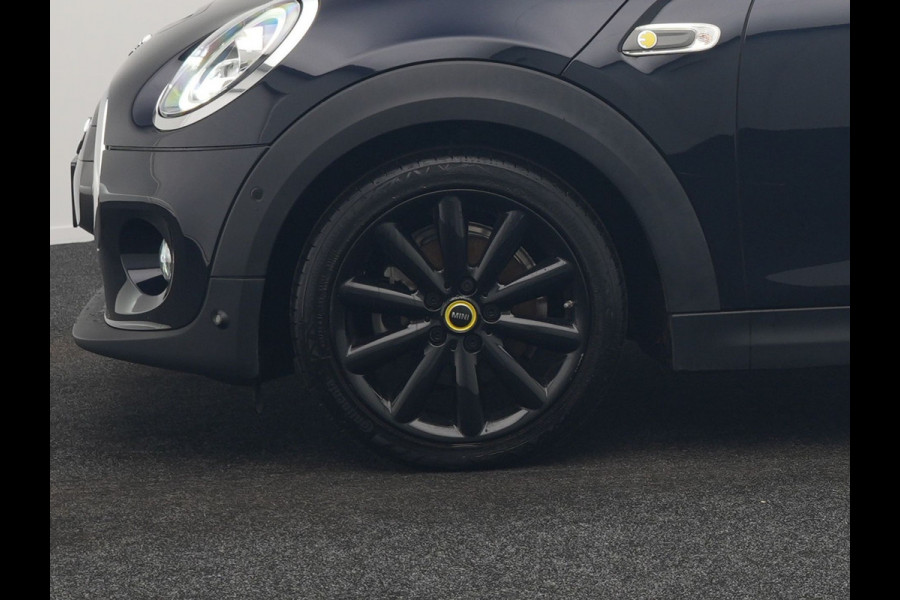 MINI Cooper Electric Yours 33 kWh 184pk | Panodak | Head Up | Harman / Kardon | Camera | Lederen Sportstoelen Verwarmd | Keyless | Apple Carplay | Cruise Control | LED Koplampen | Virtual | Navigatie | DAB |