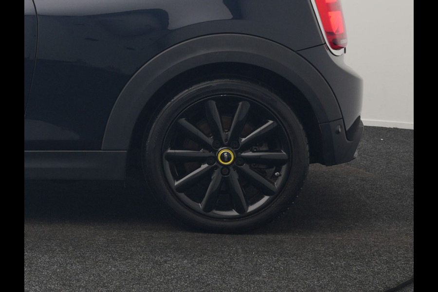 MINI Cooper Electric Yours 33 kWh 184pk | Panodak | Head Up | Harman / Kardon | Camera | Lederen Sportstoelen Verwarmd | Keyless | Apple Carplay | Cruise Control | LED Koplampen | Virtual | Navigatie | DAB |