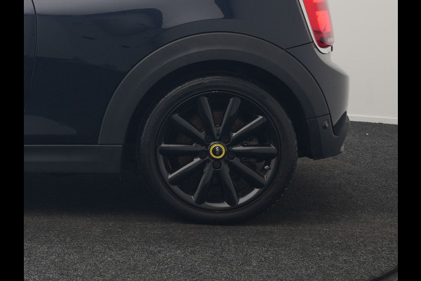 MINI Cooper Electric Yours 33 kWh 184pk | Panodak | Head Up | Harman / Kardon | Camera | Lederen Sportstoelen Verwarmd | Keyless | Apple Carplay | Cruise Control | LED Koplampen | Virtual | Navigatie | DAB |