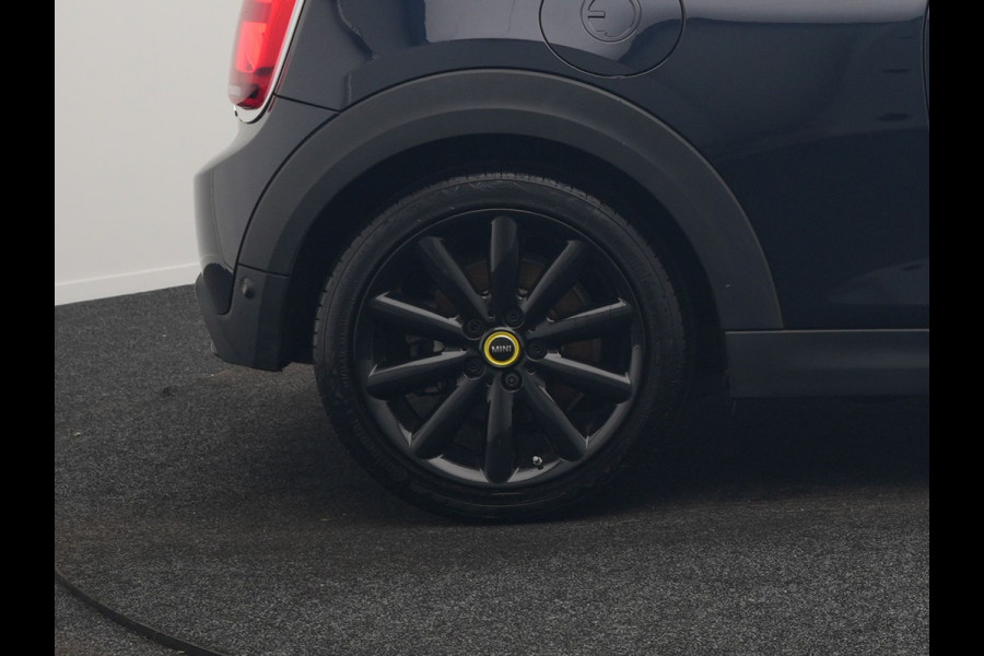 MINI Cooper Electric Yours 33 kWh 184pk | Panodak | Head Up | Harman / Kardon | Camera | Lederen Sportstoelen Verwarmd | Keyless | Apple Carplay | Cruise Control | LED Koplampen | Virtual | Navigatie | DAB |
