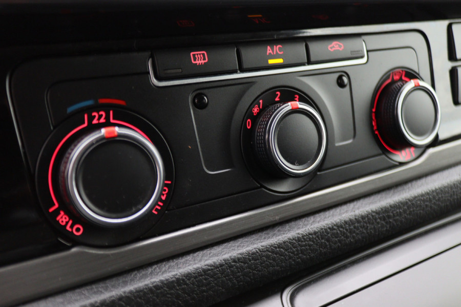 Volkswagen Transporter 2.0 TDI DSG 150 PK Lang Highline 5-Zits, Camera, ACC, LED, Apple Carplay, Verwarmde Voorruit, Trekhaak, 18''