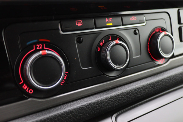 Volkswagen Transporter 2.0 TDI DSG 150 PK Lang Highline 5-Zits, Camera, ACC, LED, Apple Carplay, Verwarmde Voorruit, Trekhaak, 18''