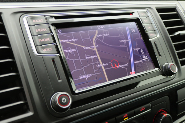 Volkswagen Transporter 2.0 TDI DSG 150 PK Lang Highline 5-Zits, Camera, ACC, LED, Apple Carplay, Verwarmde Voorruit, Trekhaak, 18''