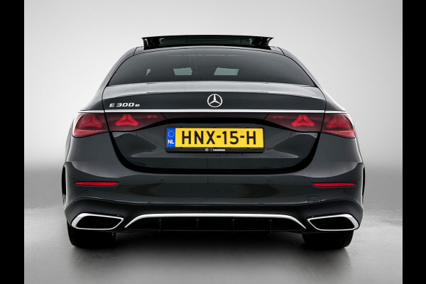 Mercedes-Benz E-Klasse 300 e Sport Edition AMG Line | Panorama Schuif-Kanteldak | Distronic | Lederen bekleding | Alarm | Parkeerpakket met 360°-camera | 20 Inch AMG Velgen. Inclusief 24 maanden MB Certified garantie voor Europa.