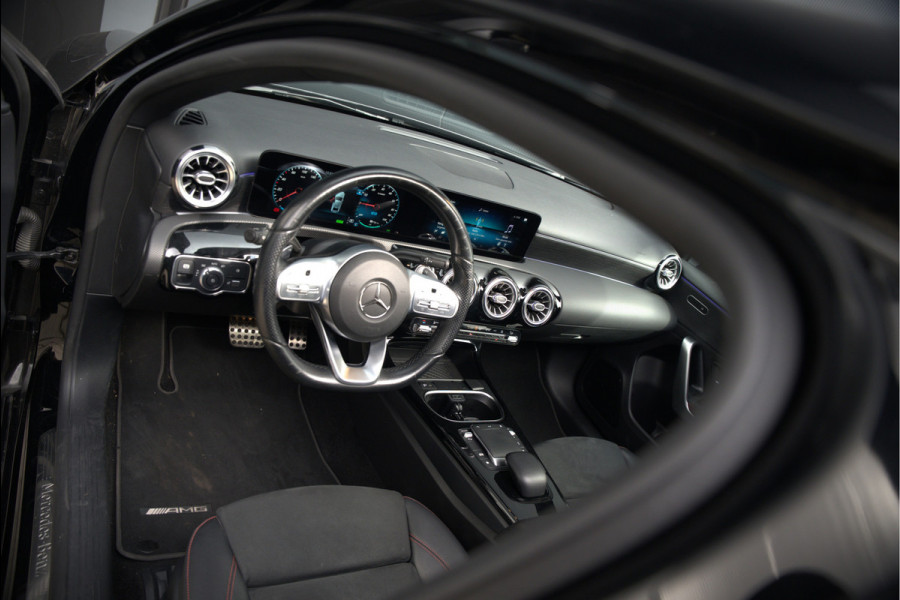 Mercedes-Benz A-Klasse 250 e Premium Plus | Panoramadak | Ambiance Verlichting | Stoelverwarming | Camera | Navigatie | Apple Carplay | Keyless | Cruise Control | DAB |