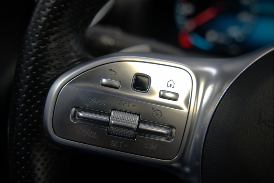 Mercedes-Benz A-Klasse 250 e Premium Plus | Panoramadak | Ambiance Verlichting | Stoelverwarming | Camera | Navigatie | Apple Carplay | Keyless | Cruise Control | DAB |