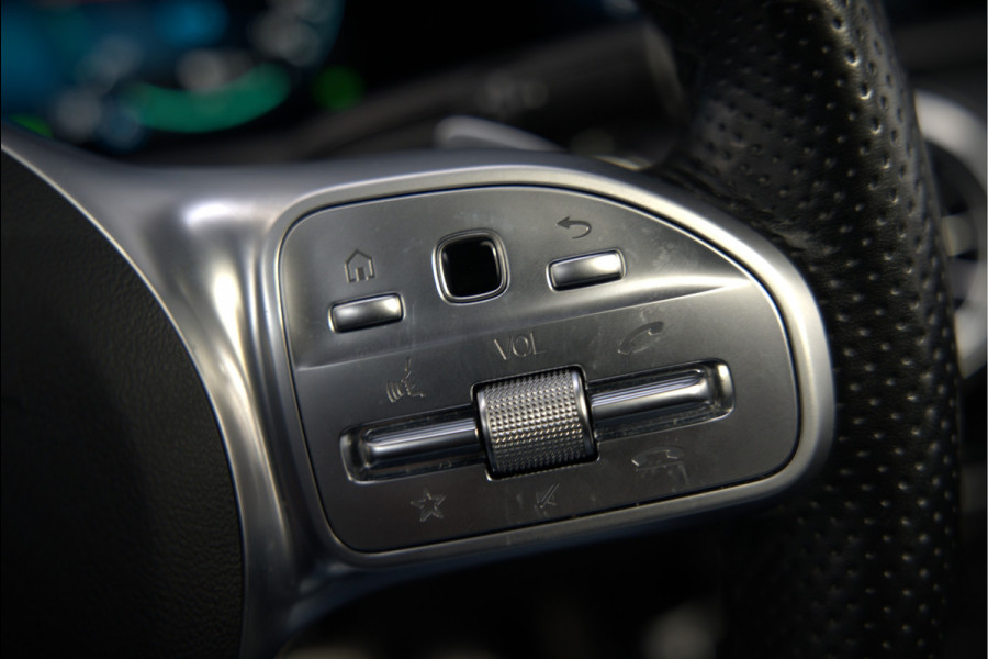 Mercedes-Benz A-Klasse 250 e Premium Plus | Panoramadak | Ambiance Verlichting | Stoelverwarming | Camera | Navigatie | Apple Carplay | Keyless | Cruise Control | DAB |