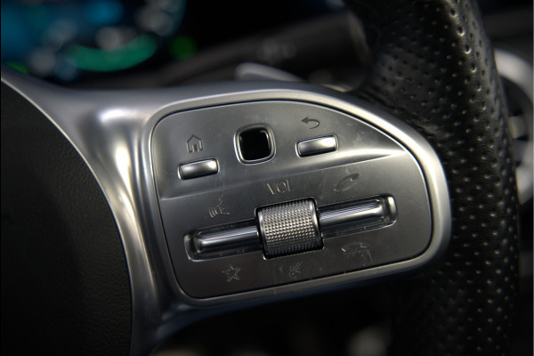 Mercedes-Benz A-Klasse 250 e Premium Plus | Panoramadak | Ambiance Verlichting | Stoelverwarming | Camera | Navigatie | Apple Carplay | Keyless | Cruise Control | DAB |