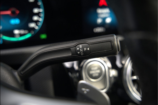 Mercedes-Benz A-Klasse 250 e Premium Plus | Panoramadak | Ambiance Verlichting | Stoelverwarming | Camera | Navigatie | Apple Carplay | Keyless | Cruise Control | DAB |