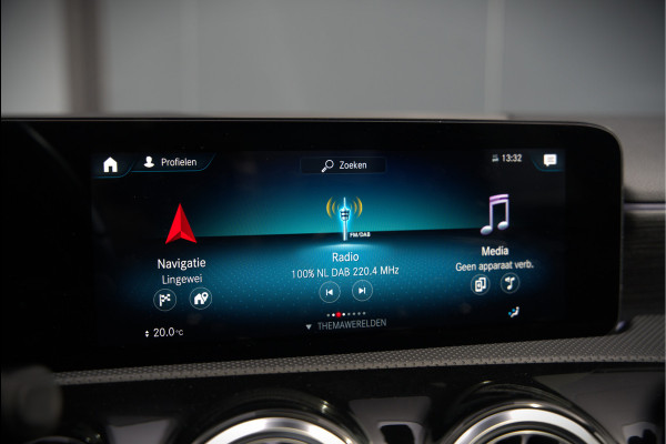 Mercedes-Benz A-Klasse 250 e Premium Plus | Panoramadak | Ambiance Verlichting | Stoelverwarming | Camera | Navigatie | Apple Carplay | Keyless | Cruise Control | DAB |