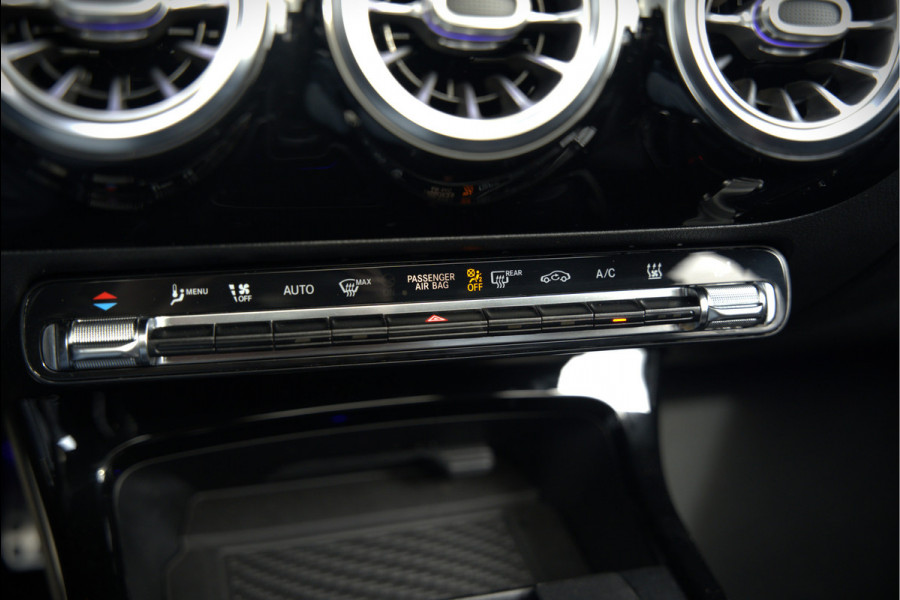 Mercedes-Benz A-Klasse 250 e Premium Plus | Panoramadak | Ambiance Verlichting | Stoelverwarming | Camera | Navigatie | Apple Carplay | Keyless | Cruise Control | DAB |