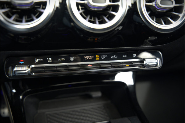 Mercedes-Benz A-Klasse 250 e Premium Plus | Panoramadak | Ambiance Verlichting | Stoelverwarming | Camera | Navigatie | Apple Carplay | Keyless | Cruise Control | DAB |