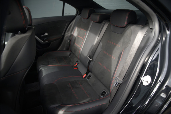 Mercedes-Benz A-Klasse 250 e Premium Plus | Panoramadak | Ambiance Verlichting | Stoelverwarming | Camera | Navigatie | Apple Carplay | Keyless | Cruise Control | DAB |