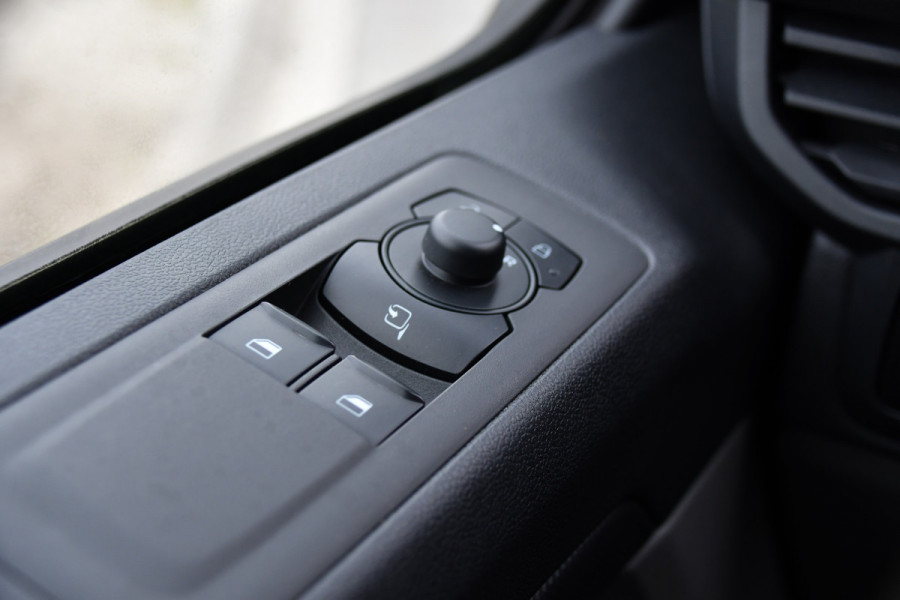 Ford Transit Custom 300 2.0 TDCI L1H1 PB Edition Adaptieve cruise, Camera, Carplay, Stoelverwarming, 170pk, LED, Automaat, Dodehoek, Sensoren, Uniek!