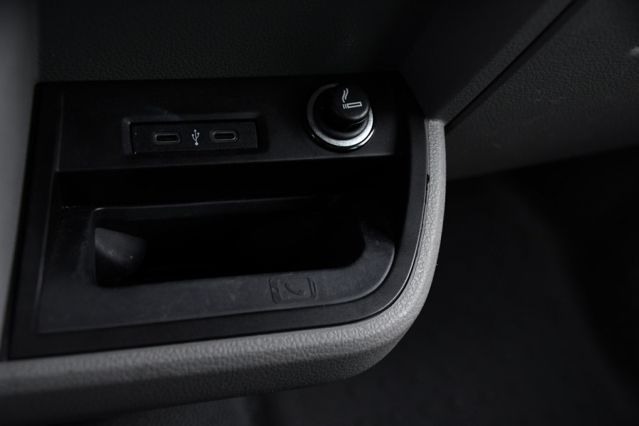 Volkswagen Transporter 2.0 TDI L2H1 30 DC Bulli Virtual, Adaptieve Cruise, Camera, Carplay, LED, Elektrische deur, Standkachel, Stoelverwarming, Trekhaak, Uniek!
