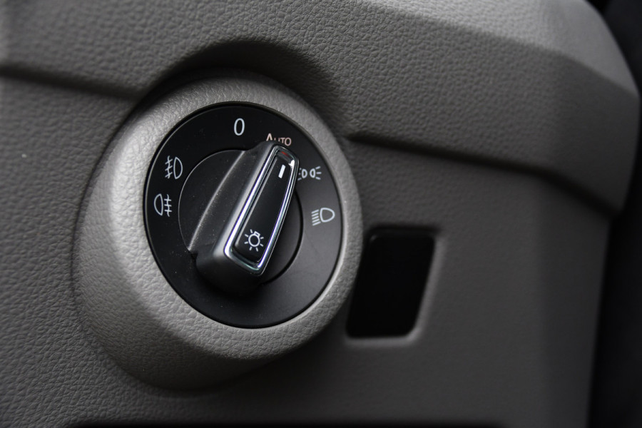 Volkswagen Transporter 2.0 TDI L2H1 30 DC Bulli Virtual, Adaptieve Cruise, Camera, Carplay, LED, Elektrische deur, Standkachel, Stoelverwarming, Trekhaak, Uniek!