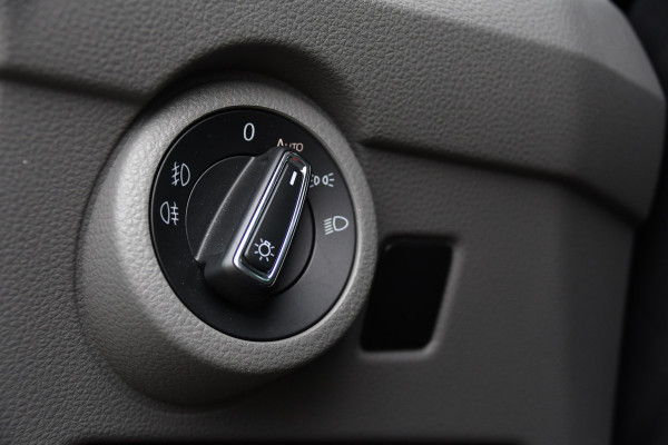 Volkswagen Transporter 2.0 TDI L2H1 30 DC Bulli Virtual, Adaptieve Cruise, Camera, Carplay, LED, Elektrische deur, Standkachel, Stoelverwarming, Trekhaak, Uniek!