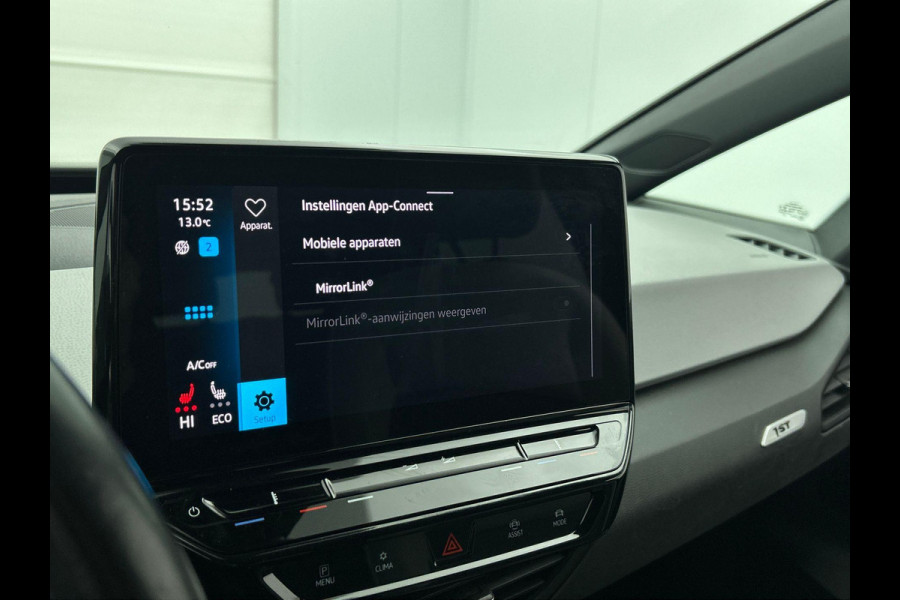 Volkswagen ID.3 First Plus 58 kWh Airco Navi Carplay 19" LM Velgen Adaptive Cruise Control LED Matrix IQ Light DAB+ Alcantara PDC VA + Camera Stoel/Stuurwielverwarming