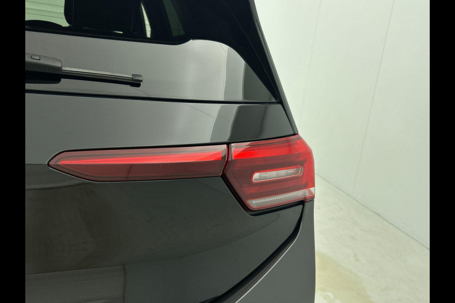 Volkswagen ID.3 First Plus 58 kWh Airco Navi Carplay 19" LM Velgen Adaptive Cruise Control LED Matrix IQ Light DAB+ Alcantara PDC VA + Camera Stoel/Stuurwielverwarming