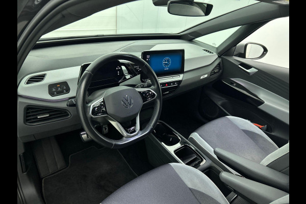 Volkswagen ID.3 First Plus 58 kWh Airco Navi Carplay 19" LM Velgen Adaptive Cruise Control LED Matrix IQ Light DAB+ Alcantara PDC VA + Camera Stoel/Stuurwielverwarming