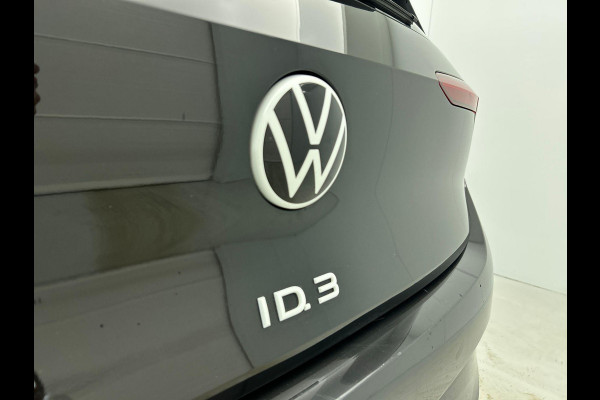 Volkswagen ID.3 First Plus 58 kWh Airco Navi Carplay 19" LM Velgen Adaptive Cruise Control LED Matrix IQ Light DAB+ Alcantara PDC VA + Camera Stoel/Stuurwielverwarming