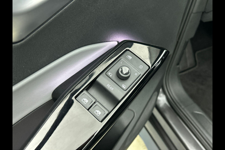 Volkswagen ID.3 First Plus 58 kWh Airco Navi Carplay 19" LM Velgen Adaptive Cruise Control LED Matrix IQ Light DAB+ Alcantara PDC VA + Camera Stoel/Stuurwielverwarming