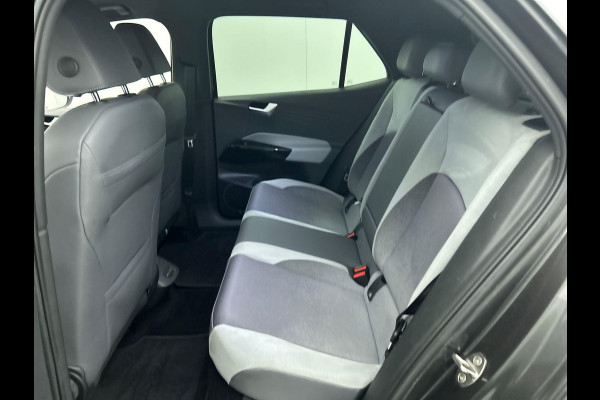 Volkswagen ID.3 First Plus 58 kWh Airco Navi Carplay 19" LM Velgen Adaptive Cruise Control LED Matrix IQ Light DAB+ Alcantara PDC VA + Camera Stoel/Stuurwielverwarming