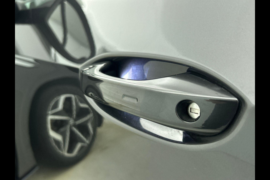 Volkswagen ID.3 First Plus 58 kWh Airco Navi Carplay 19" LM Velgen Adaptive Cruise Control LED Matrix IQ Light DAB+ Alcantara PDC VA + Camera Stoel/Stuurwielverwarming