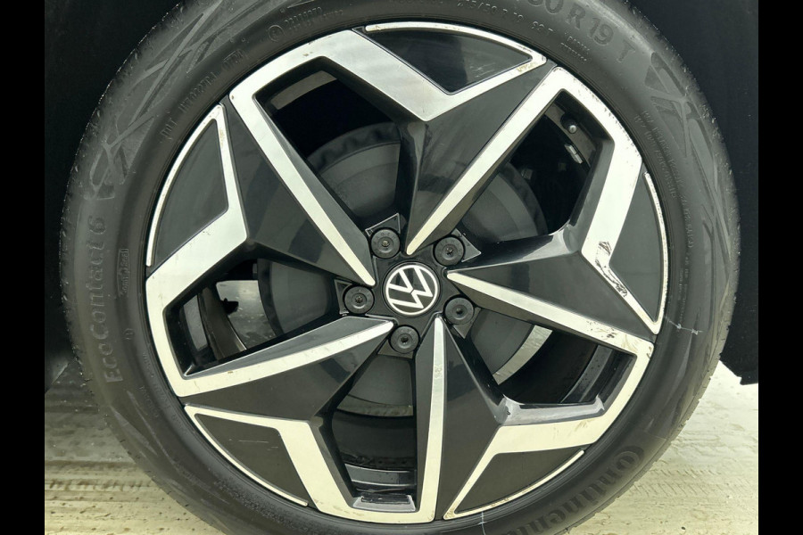 Volkswagen ID.3 First Plus 58 kWh Airco Navi Carplay 19" LM Velgen Adaptive Cruise Control LED Matrix IQ Light DAB+ Alcantara PDC VA + Camera Stoel/Stuurwielverwarming