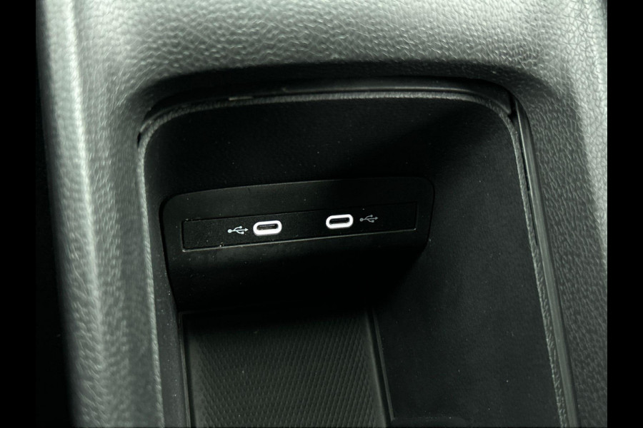 Volkswagen ID.3 First Plus 58 kWh Airco Navi Carplay 19" LM Velgen Adaptive Cruise Control LED Matrix IQ Light DAB+ Alcantara PDC VA + Camera Stoel/Stuurwielverwarming