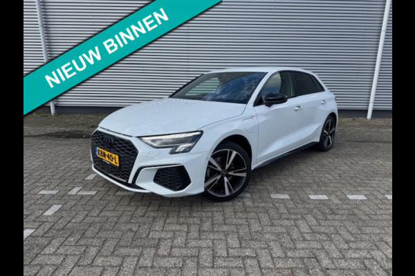Audi A3 Sportback 40 TFSI e Edition S-line,Leder/Alcantara,Virtueel/Camera,Carplay,Navigatie,Cruisecontrol