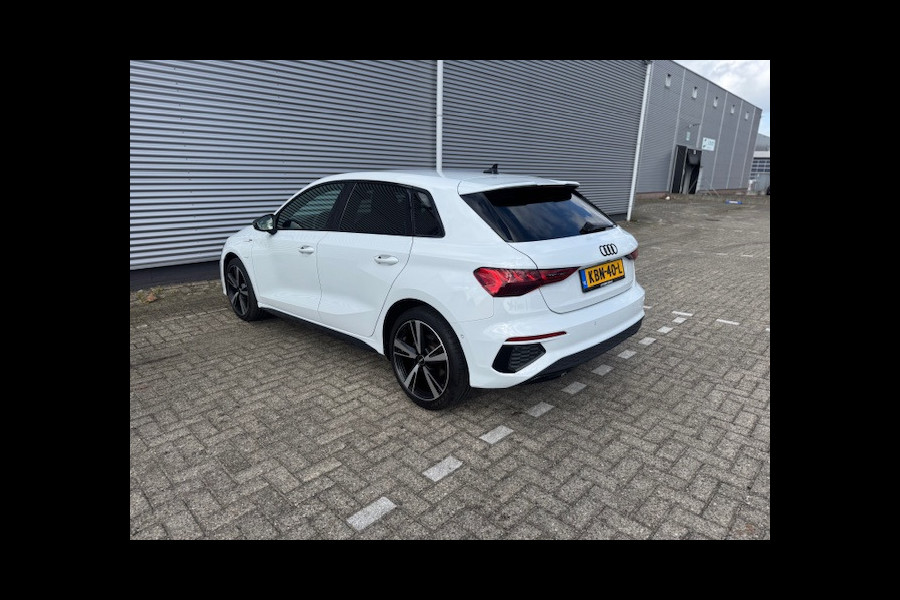 Audi A3 Sportback 40 TFSI e Edition S-line,Leder/Alcantara,Virtueel/Camera,Carplay,Navigatie,Cruisecontrol
