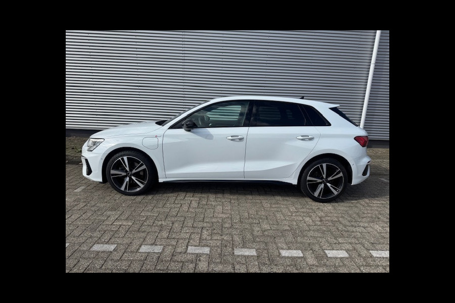 Audi A3 Sportback 40 TFSI e Edition S-line,Leder/Alcantara,Virtueel/Camera,Carplay,Navigatie,Cruisecontrol