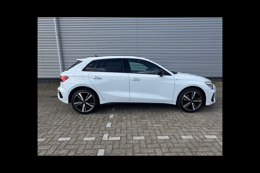 Audi A3 Sportback 40 TFSI e Edition S-line,Leder/Alcantara,Virtueel/Camera,Carplay,Navigatie,Cruisecontrol