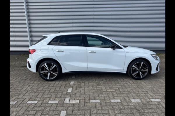 Audi A3 Sportback 40 TFSI e Edition S-line,Leder/Alcantara,Virtueel/Camera,Carplay,Navigatie,Cruisecontrol