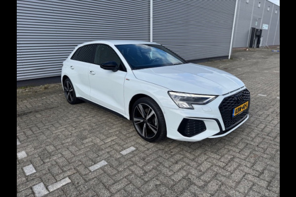 Audi A3 Sportback 40 TFSI e Edition S-line,Leder/Alcantara,Virtueel/Camera,Carplay,Navigatie,Cruisecontrol